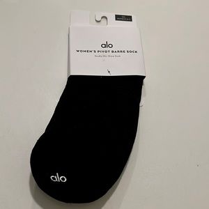 Brand new women’s M/L 8-11 barre sock